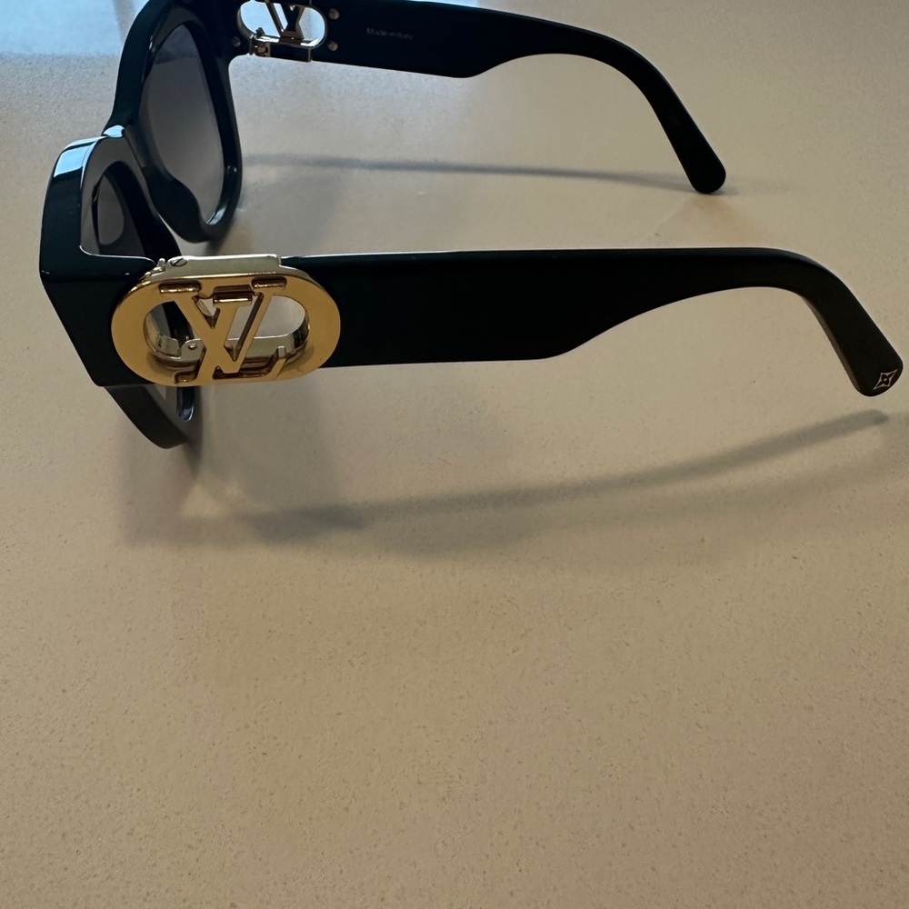 Louis Vuitton Black Sunglasses - Picture 4 of 14
